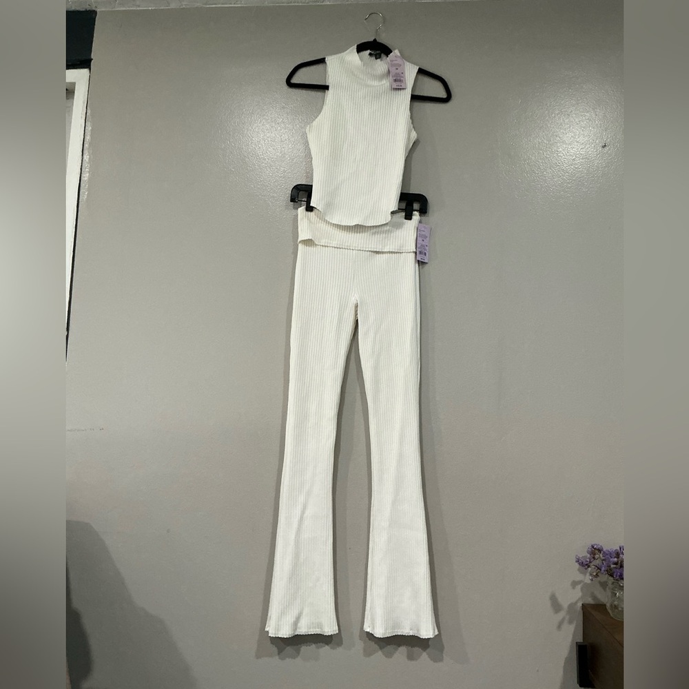 Full Set Women's Top /Ribbed Foldovet Waistband Flare
Leggings.  Off White.  XS